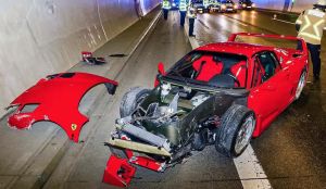Destroza un Ferrari F40 de 1990 camino a una exposición