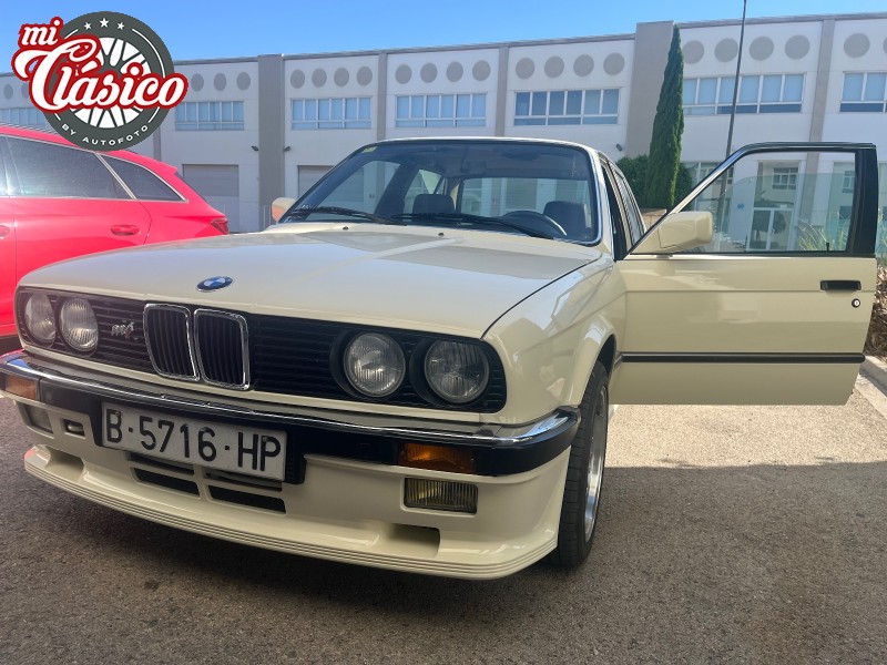 E30 324D
