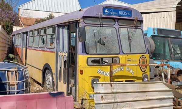 Destrozan 10 autobuses históricos en las cocheras de la EMT