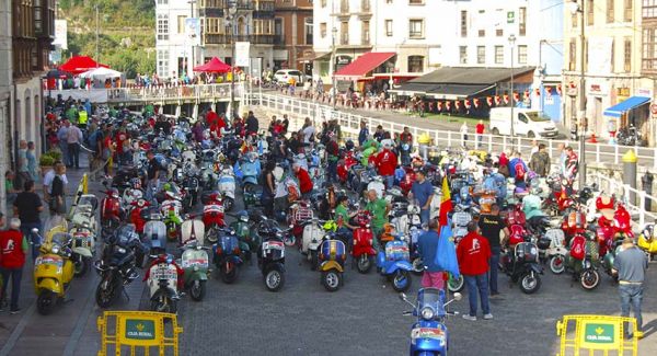 Octava Concentración Internacional de Vespas y Lambrettas en Llanes