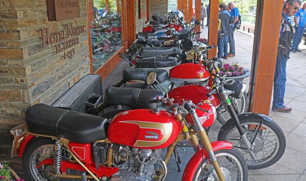 La concentración de motos clásicas de Andorra de los Amics Drac Moto se despide en su décima edición