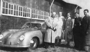 70 años de recogida de coches en la fábrica Porsche de Stuttgart