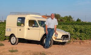 Citroën y su servicio posventa rescatan la furgoneta Dyane 6 400 del abuelo Gabriel
