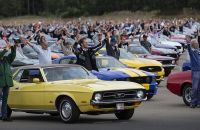 Ford vuelve a batir el record mundial del desfile más grande de Mustangs