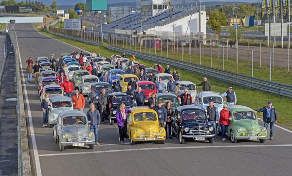 Un centenar de apasionados celebraron el 70 aniversario de la producción made in spain del Renault 4cv