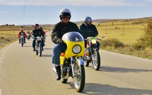 El Clásicos Sigüenza Club reune todo tipo de motocicletas en la VIII ruta de motos clásicas Ciudad del Doncel