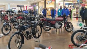 Vallsur inicia la celebración de Pingüinos con la exhibición de 40 motos clásicas y antiguas