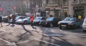 Unos 350 vehículos históricos se concentran Barcelona contra la ZBE y el nuevo impuesto ambiental