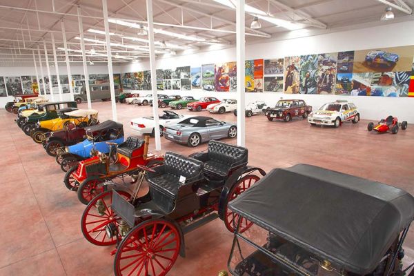 A subasta la exclusiva colección de coches clásicos de Desguaces La Torre